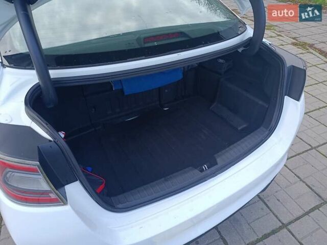 Белый Киа Оптима, объемом двигателя 2.36 л и пробегом 258 тыс. км за 10300 $, фото 44 на Automoto.ua