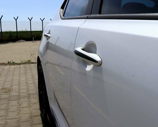 Белый Киа Оптима, объемом двигателя 2.4 л и пробегом 175 тыс. км за 10000 $, фото 3 на Automoto.ua