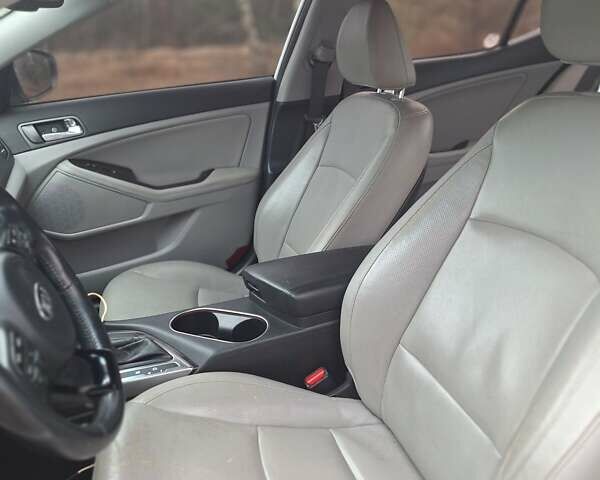 Білий Кіа Оптіма, об'ємом двигуна 2.4 л та пробігом 111 тис. км за 9000 $, фото 16 на Automoto.ua