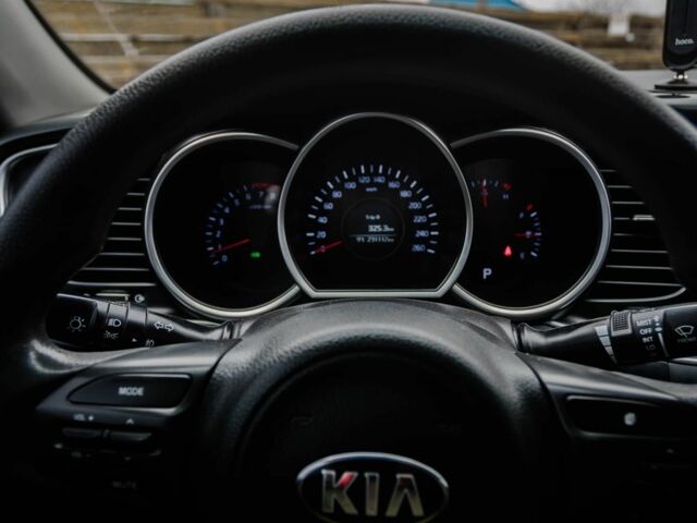 Белый Киа Оптима, объемом двигателя 2 л и пробегом 213 тыс. км за 8300 $, фото 8 на Automoto.ua