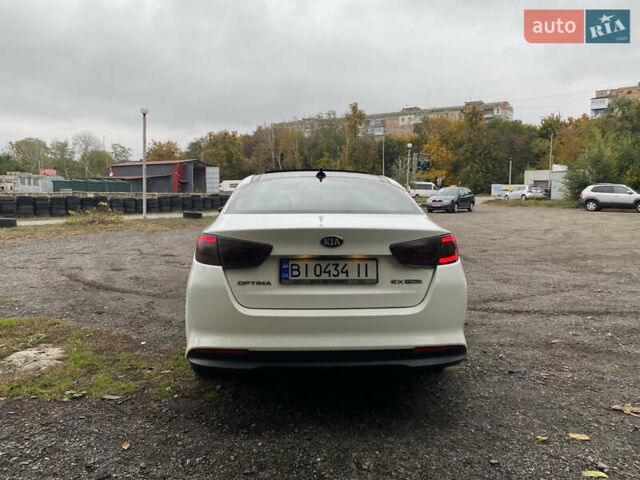 Білий Кіа Оптіма, об'ємом двигуна 2.36 л та пробігом 235 тис. км за 8800 $, фото 6 на Automoto.ua