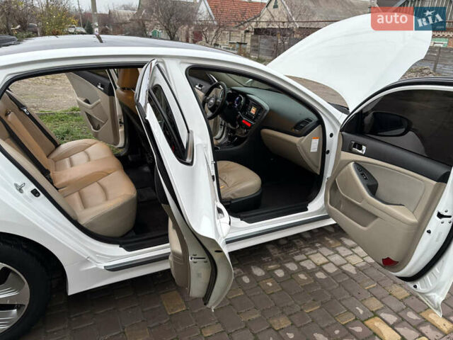 Белый Киа Оптима, объемом двигателя 0 л и пробегом 188 тыс. км за 8800 $, фото 17 на Automoto.ua