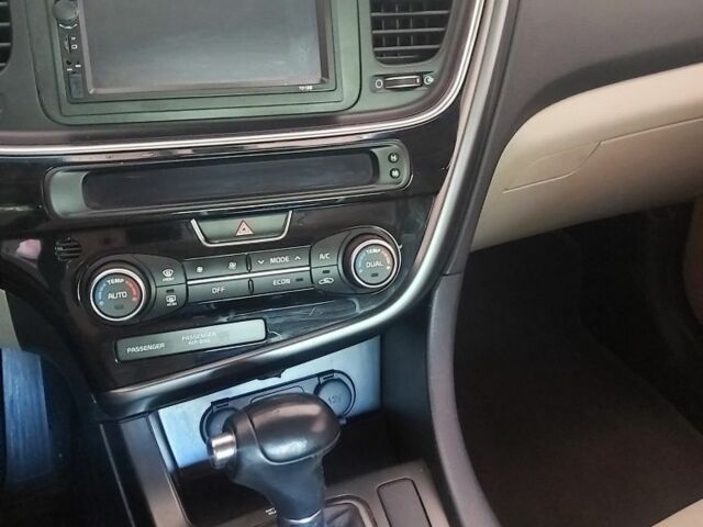 Білий Кіа Оптіма, об'ємом двигуна 2.4 л та пробігом 196 тис. км за 11100 $, фото 5 на Automoto.ua