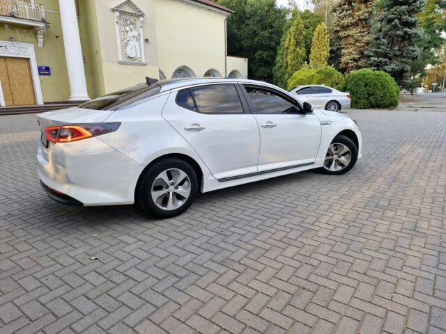 Белый Киа Оптима, объемом двигателя 2.4 л и пробегом 230 тыс. км за 8000 $, фото 4 на Automoto.ua