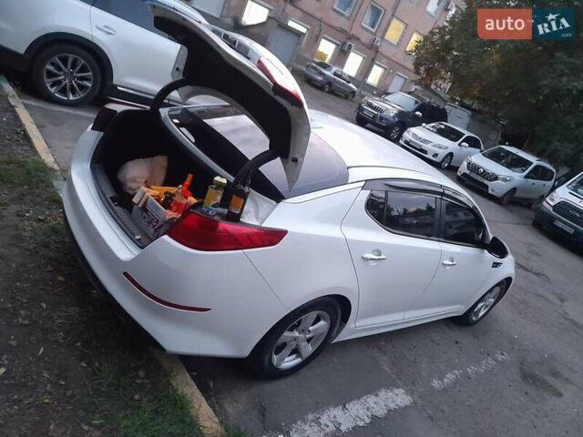 Белый Киа Оптима, объемом двигателя 2.36 л и пробегом 270 тыс. км за 10000 $, фото 1 на Automoto.ua