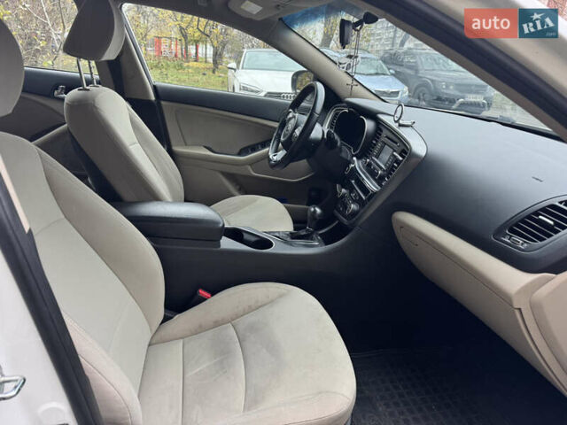 Білий Кіа Оптіма, об'ємом двигуна 2.4 л та пробігом 200 тис. км за 9800 $, фото 12 на Automoto.ua