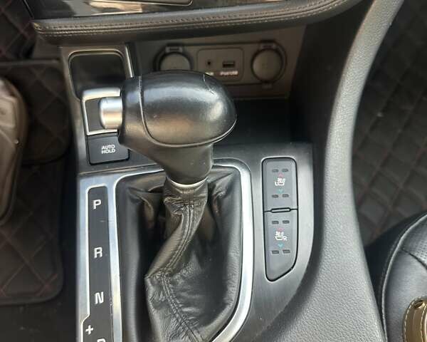 Білий Кіа Оптіма, об'ємом двигуна 2.36 л та пробігом 229 тис. км за 11500 $, фото 8 на Automoto.ua
