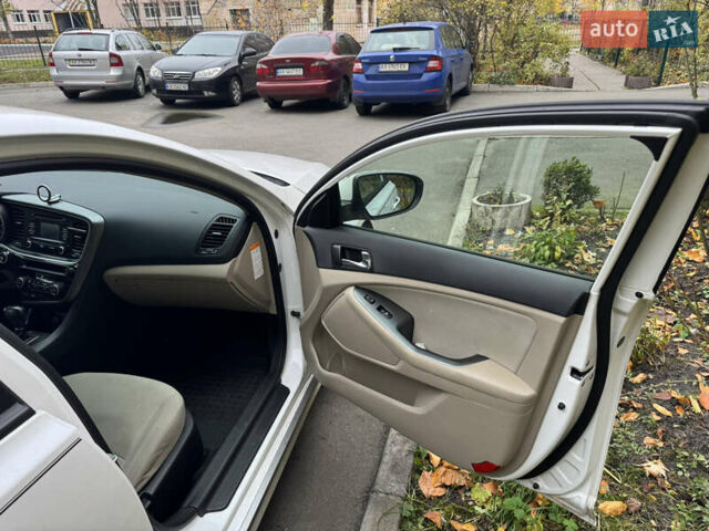 Білий Кіа Оптіма, об'ємом двигуна 2.4 л та пробігом 200 тис. км за 9800 $, фото 13 на Automoto.ua