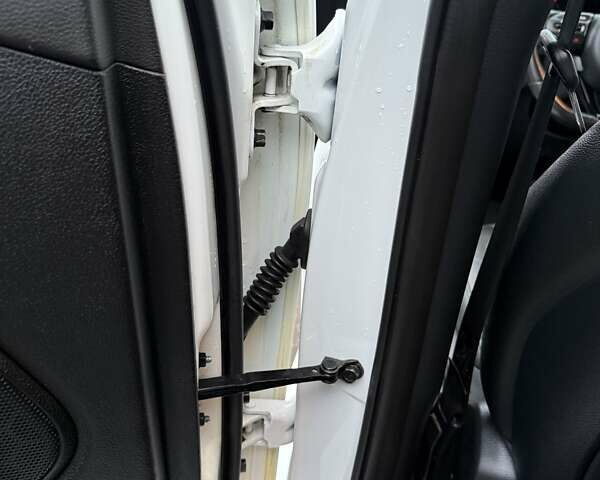 Білий Кіа Оптіма, об'ємом двигуна 2 л та пробігом 283 тис. км за 11500 $, фото 22 на Automoto.ua