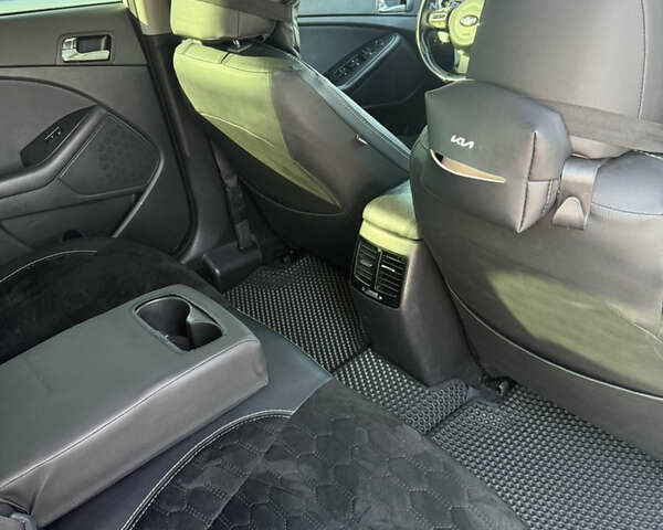 Білий Кіа Оптіма, об'ємом двигуна 2.36 л та пробігом 192 тис. км за 12500 $, фото 10 на Automoto.ua