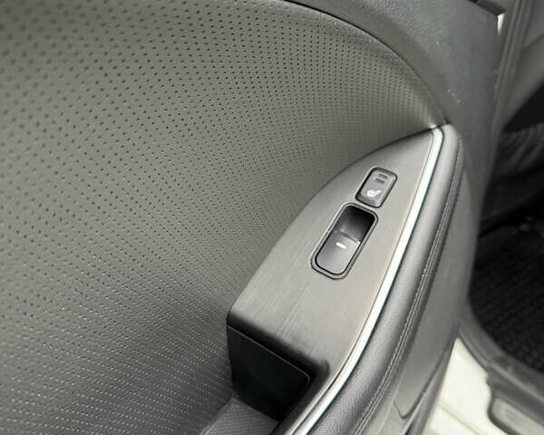 Белый Киа Оптима, объемом двигателя 2.36 л и пробегом 181 тыс. км за 9800 $, фото 23 на Automoto.ua