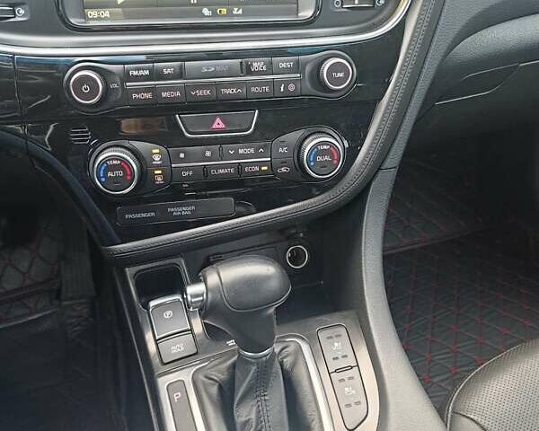 Белый Киа Оптима, объемом двигателя 2.36 л и пробегом 258 тыс. км за 10300 $, фото 19 на Automoto.ua