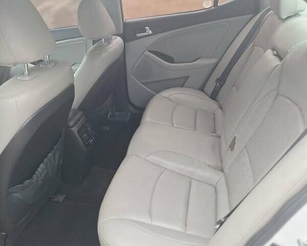 Білий Кіа Оптіма, об'ємом двигуна 2.4 л та пробігом 111 тис. км за 9000 $, фото 22 на Automoto.ua