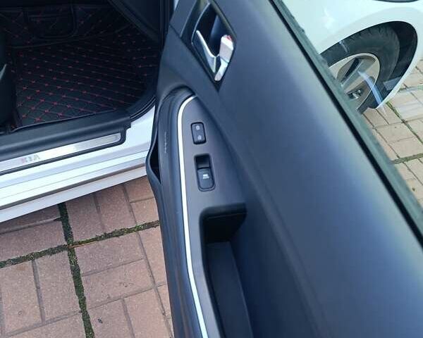 Белый Киа Оптима, объемом двигателя 2.36 л и пробегом 258 тыс. км за 10300 $, фото 26 на Automoto.ua