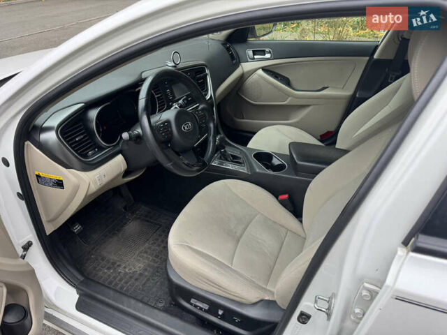 Білий Кіа Оптіма, об'ємом двигуна 2.4 л та пробігом 200 тис. км за 9800 $, фото 8 на Automoto.ua