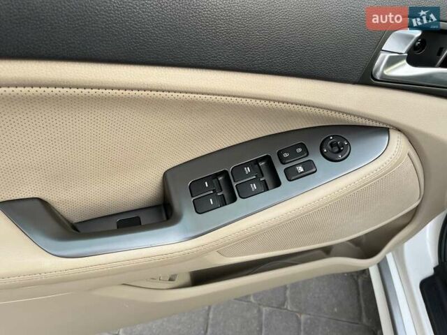 Білий Кіа Оптіма, об'ємом двигуна 2.4 л та пробігом 115 тис. км за 12000 $, фото 22 на Automoto.ua