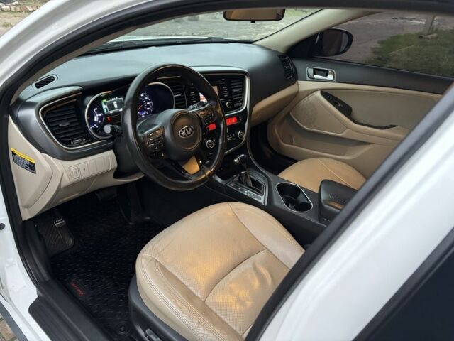 Білий Кіа Оптіма, об'ємом двигуна 2.4 л та пробігом 188 тис. км за 8800 $, фото 15 на Automoto.ua