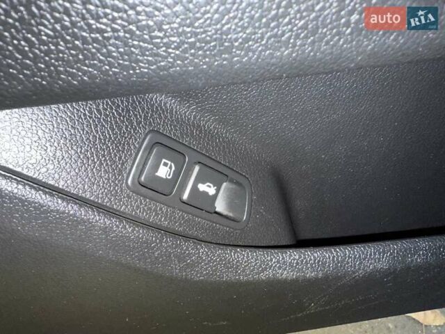 Білий Кіа Оптіма, об'ємом двигуна 2 л та пробігом 283 тис. км за 11500 $, фото 27 на Automoto.ua