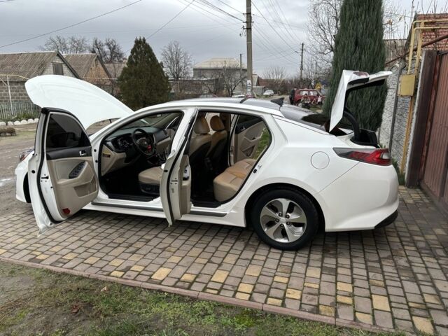 Білий Кіа Оптіма, об'ємом двигуна 2.4 л та пробігом 188 тис. км за 8800 $, фото 10 на Automoto.ua