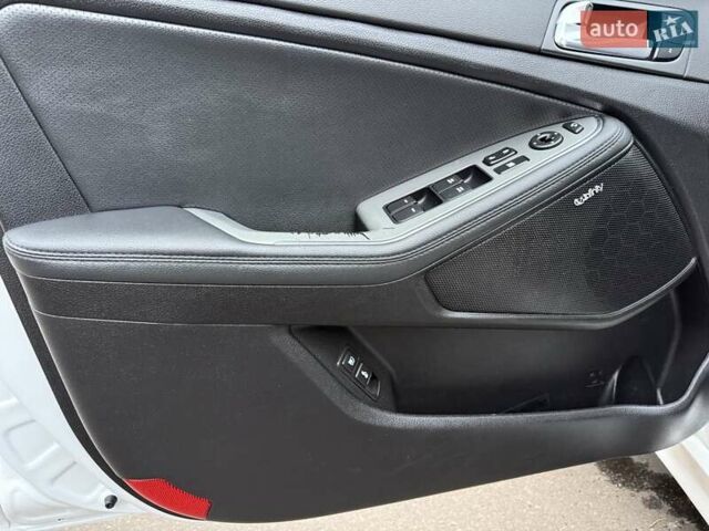 Білий Кіа Оптіма, об'ємом двигуна 2 л та пробігом 283 тис. км за 11500 $, фото 26 на Automoto.ua