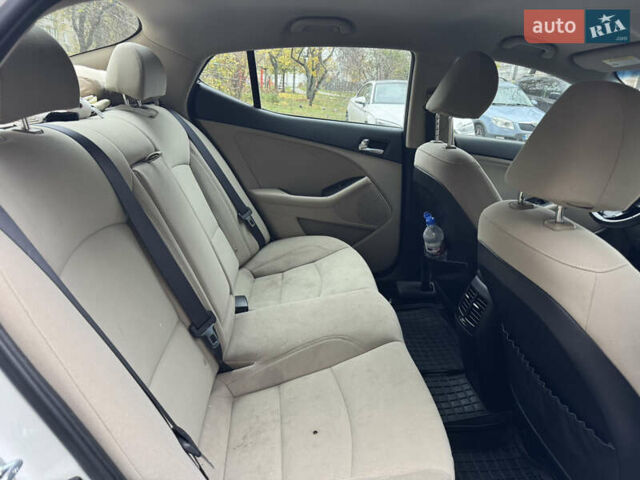 Білий Кіа Оптіма, об'ємом двигуна 2.4 л та пробігом 200 тис. км за 9800 $, фото 14 на Automoto.ua