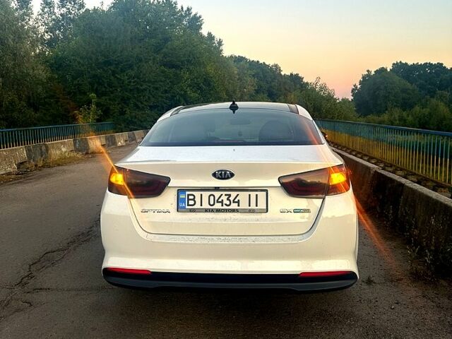 Белый Киа Оптима, объемом двигателя 2.4 л и пробегом 229 тыс. км за 11800 $, фото 3 на Automoto.ua