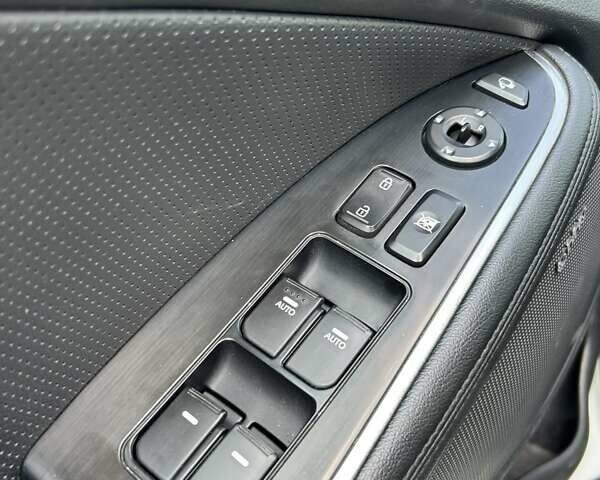 Кіа Оптіма 2014 у Сумах на Automoto.ua Білий Кіа Оптіма, об'ємом двигуна 2.36 л та пробігом 179 тис. км за 10500 $, фото 22 на Automoto.ua