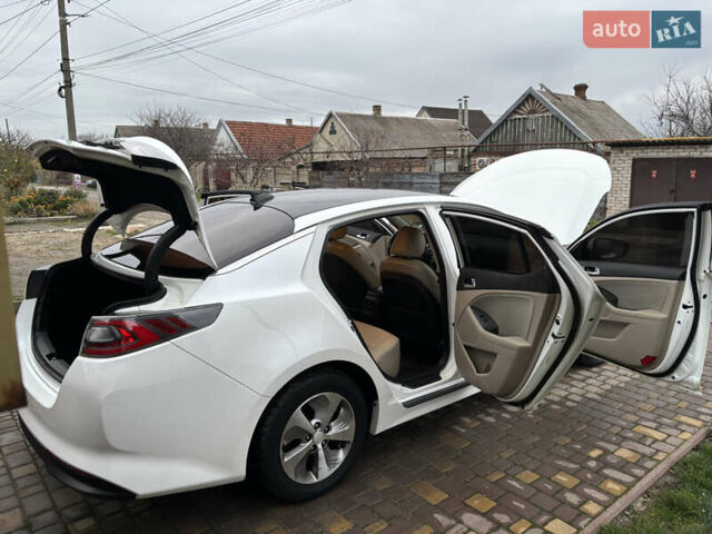 Белый Киа Оптима, объемом двигателя 0 л и пробегом 188 тыс. км за 8800 $, фото 15 на Automoto.ua