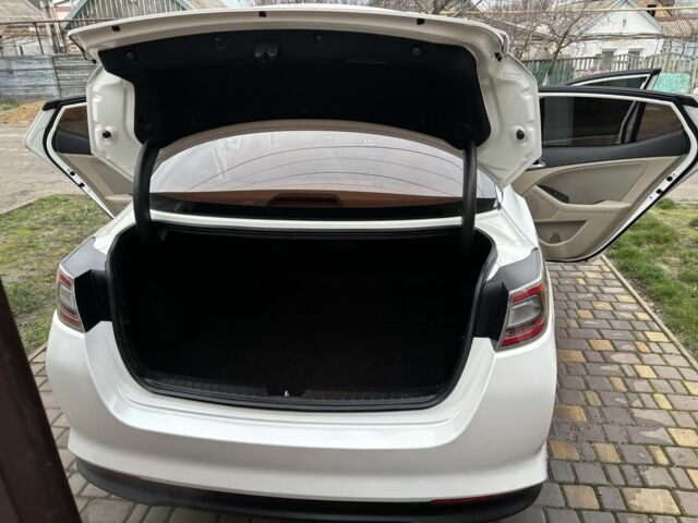 Білий Кіа Оптіма, об'ємом двигуна 2.4 л та пробігом 188 тис. км за 8800 $, фото 11 на Automoto.ua