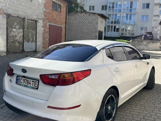 Білий Кіа Оптіма, об'ємом двигуна 2 л та пробігом 260 тис. км за 10500 $, фото 2 на Automoto.ua