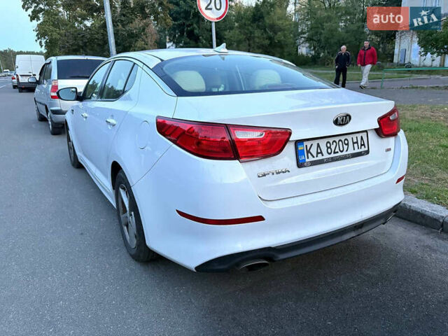 Білий Кіа Оптіма, об'ємом двигуна 2.36 л та пробігом 103 тис. км за 10200 $, фото 5 на Automoto.ua