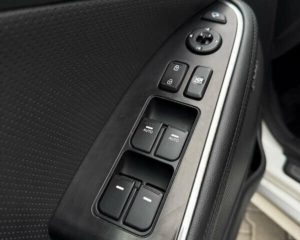 Белый Киа Оптима, объемом двигателя 2.36 л и пробегом 181 тыс. км за 9800 $, фото 20 на Automoto.ua