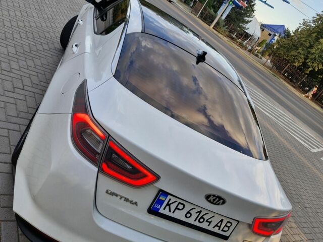 Белый Киа Оптима, объемом двигателя 2.4 л и пробегом 230 тыс. км за 8000 $, фото 3 на Automoto.ua