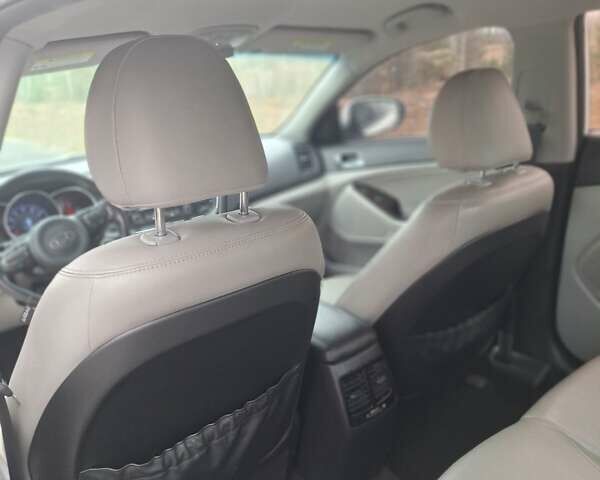 Білий Кіа Оптіма, об'ємом двигуна 2.4 л та пробігом 111 тис. км за 9000 $, фото 21 на Automoto.ua