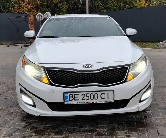 Білий Кіа Оптіма, об'ємом двигуна 2.4 л та пробігом 200 тис. км за 8599 $, фото 4 на Automoto.ua