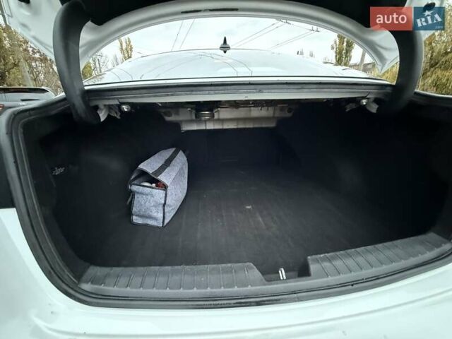 Білий Кіа Оптіма, об'ємом двигуна 2 л та пробігом 283 тис. км за 11500 $, фото 14 на Automoto.ua