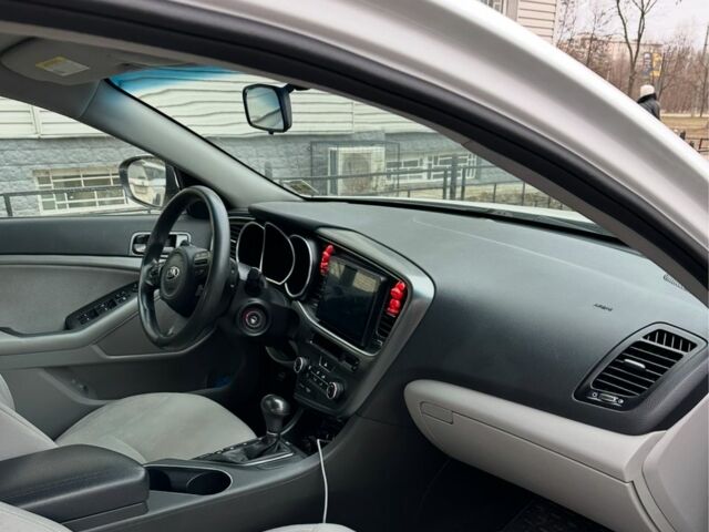 Белый Киа Оптима, объемом двигателя 2.4 л и пробегом 141 тыс. км за 10000 $, фото 5 на Automoto.ua