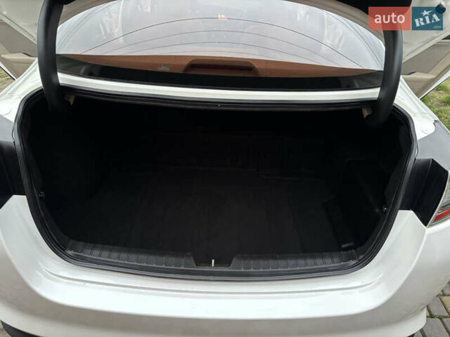 Белый Киа Оптима, объемом двигателя 0 л и пробегом 188 тыс. км за 8800 $, фото 14 на Automoto.ua