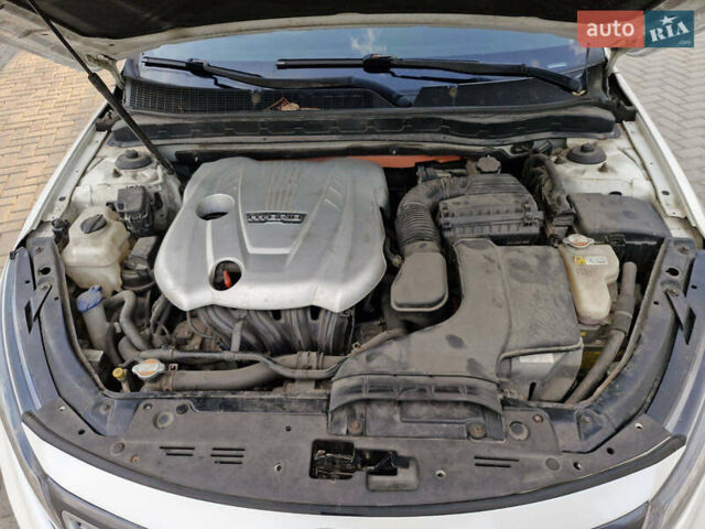 Білий Кіа Оптіма, об'ємом двигуна 2.36 л та пробігом 220 тис. км за 8600 $, фото 11 на Automoto.ua