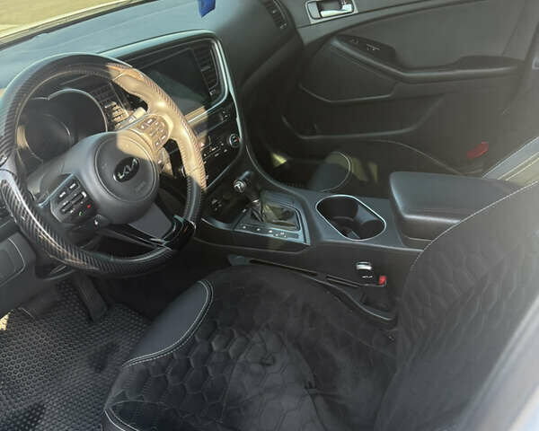 Білий Кіа Оптіма, об'ємом двигуна 2.36 л та пробігом 192 тис. км за 12500 $, фото 16 на Automoto.ua