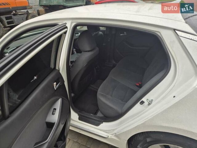 Белый Киа Оптима, объемом двигателя 2.36 л и пробегом 185 тыс. км за 6500 $, фото 11 на Automoto.ua