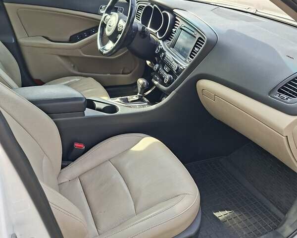 Белый Киа Оптима, объемом двигателя 2.36 л и пробегом 175 тыс. км за 9500 $, фото 8 на Automoto.ua