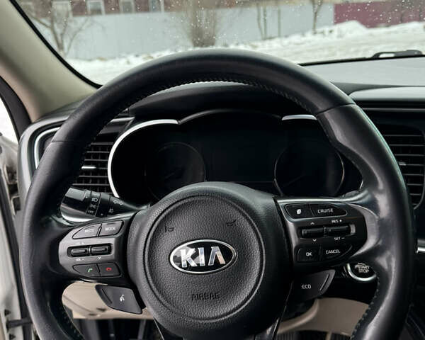 Белый Киа Оптима, объемом двигателя 2.36 л и пробегом 205 тыс. км за 8000 $, фото 10 на Automoto.ua