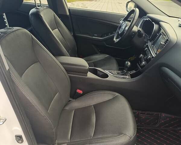 Белый Киа Оптима, объемом двигателя 2.36 л и пробегом 258 тыс. км за 10300 $, фото 24 на Automoto.ua