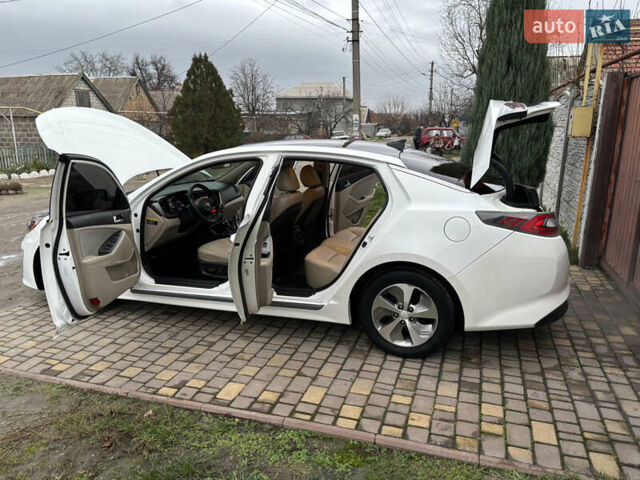 Белый Киа Оптима, объемом двигателя 0 л и пробегом 188 тыс. км за 8800 $, фото 11 на Automoto.ua