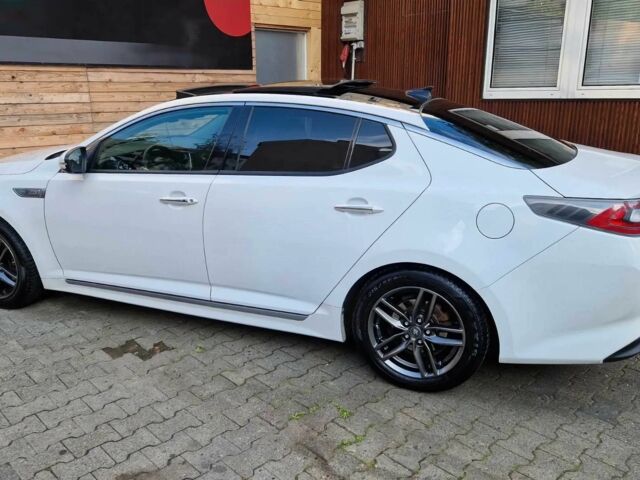 Белый Киа Оптима, объемом двигателя 2 л и пробегом 84 тыс. км за 1100 $, фото 1 на Automoto.ua