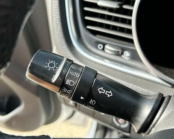 Білий Кіа Оптіма, об'ємом двигуна 2.36 л та пробігом 179 тис. км за 10500 $, фото 27 на Automoto.ua