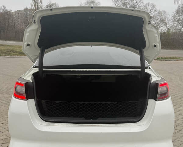 Белый Киа Оптима, объемом двигателя 2.36 л и пробегом 181 тыс. км за 9800 $, фото 8 на Automoto.ua