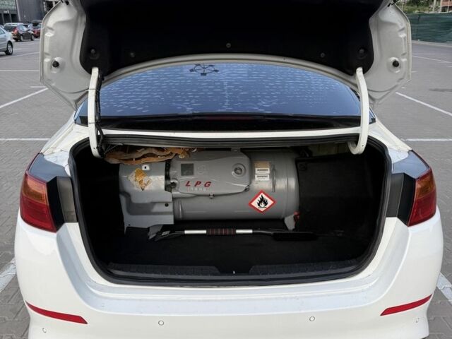 Білий Кіа Оптіма, об'ємом двигуна 2 л та пробігом 129 тис. км за 8999 $, фото 8 на Automoto.ua