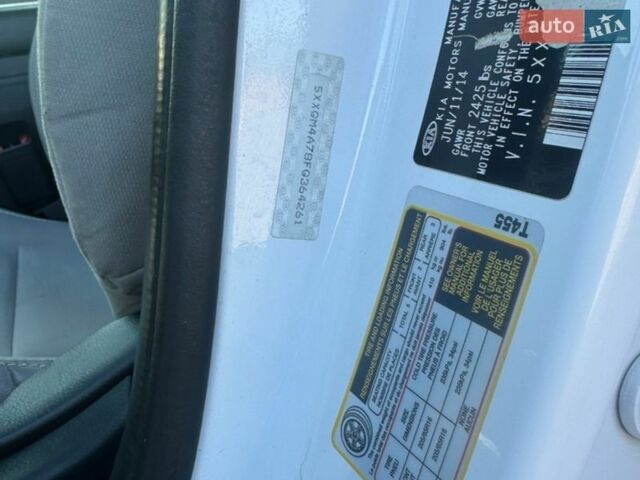 Білий Кіа Оптіма, об'ємом двигуна 2.36 л та пробігом 831 тис. км за 11000 $, фото 9 на Automoto.ua